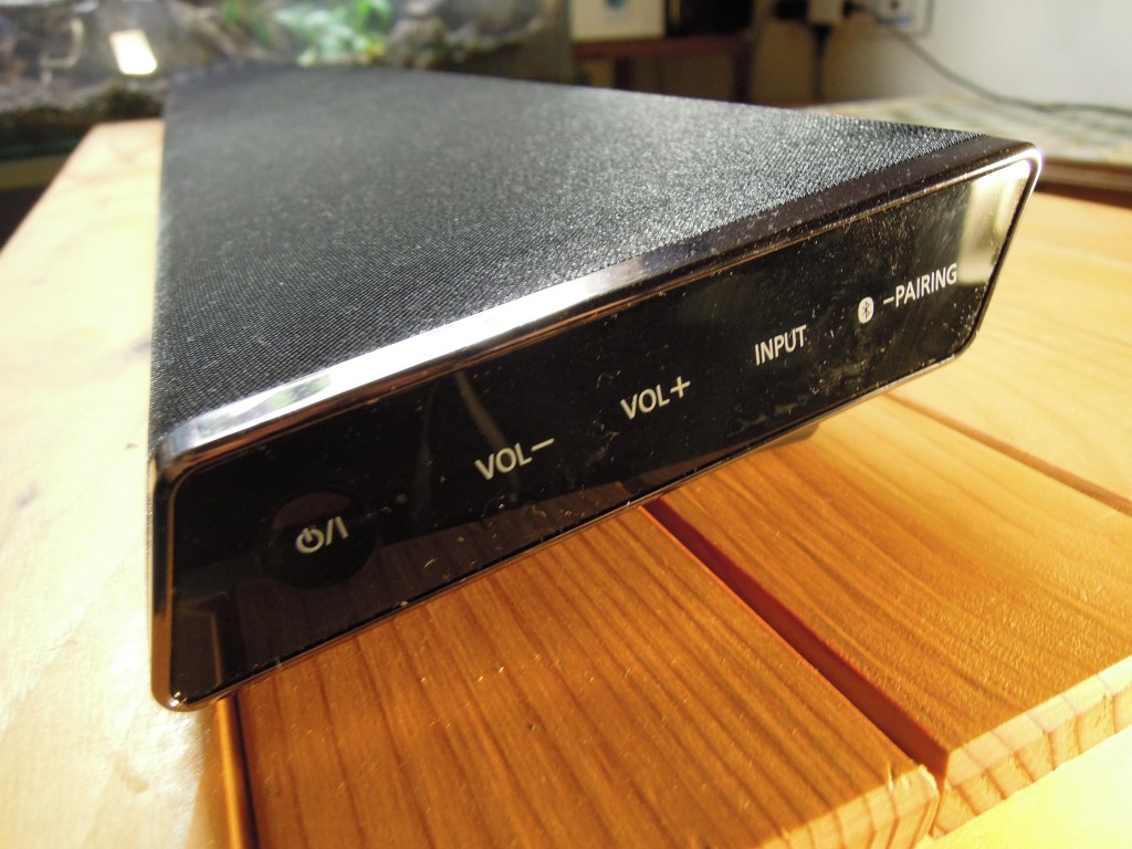 Soundbar Panasonic SC-ALL 70T (vista di profilo)