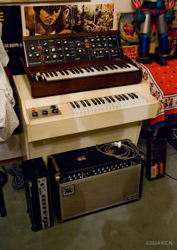 Dall'alto al basso: - Minimoog  (1978) - Mellotron (1973) - testata da basso Gallien Krueger 800RB (a sinistra)  (1991) - combo da chitarra Music Man Sixty-Five 210  (a destra)  (1976)